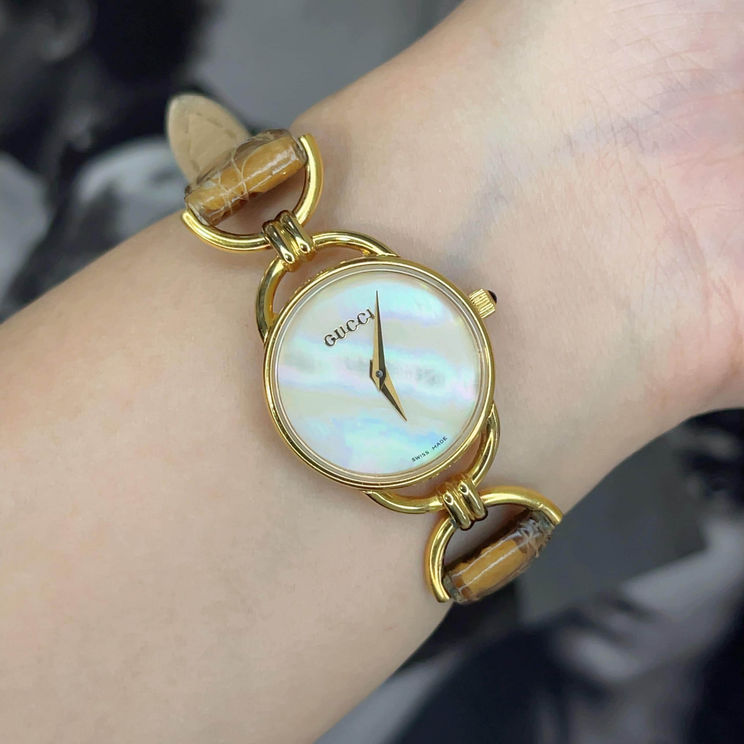Gucci 6000.2L Women's Vintage Watch Gold Leather Strap New Battery