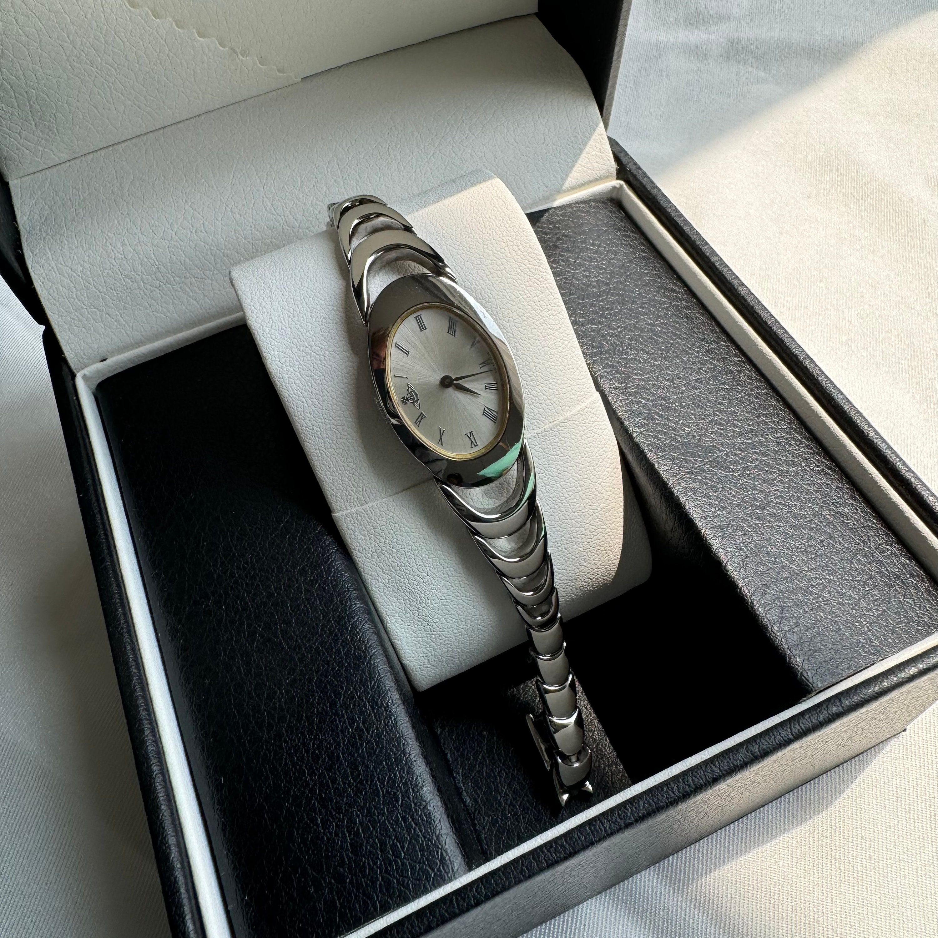 Vivienne Westwood Quartz Vintage Women's Watch VW 9006 Vivienne Westwood Quartz Vintage Women's Watch VW 9006