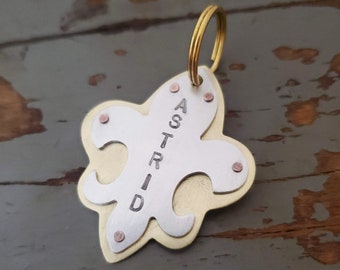 Fleur De Lis Pet Tag, con el nombre y número de su mascota