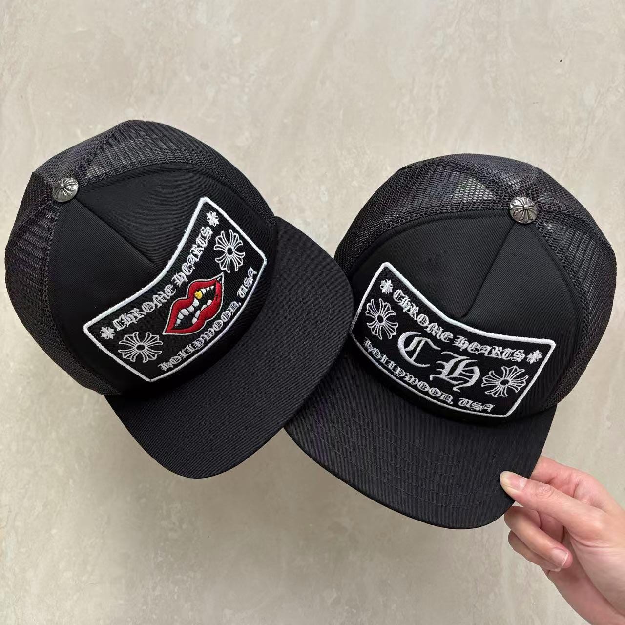 【人気/関税/送料込み】 Chrome Hearts CH Las Vegas Trucker Ha Chrome Hearts CH Las Vegas Trucker Hat Black/Black - US