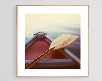 Grande impression de canot, photographie de bateau, art côtier, impression du Michigan, au repos, impression du coucher du soleil d’été, décor nautique, art du bateau, impression des Grands Lacs