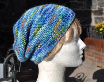 Wollstrick Slouchy Mütze - Mehrfarbige Blaue Strickmütze - Damenmütze in Baby Alpaka - Blaue Mütze