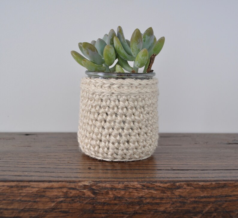 Glass Jar with Jute Twine Crochet Cozy Bathroom Accessory Farmhouse decor Housewarming Gift Upcycled Ecofriendly Q-Tips Succulents Off White
