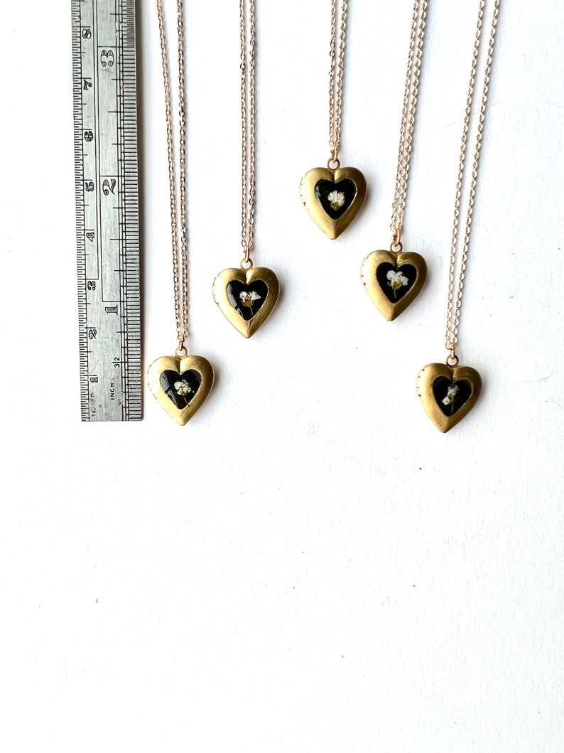 Brass Locket with Real Flowers. Perfect Valentines Day Gift afbeelding 3