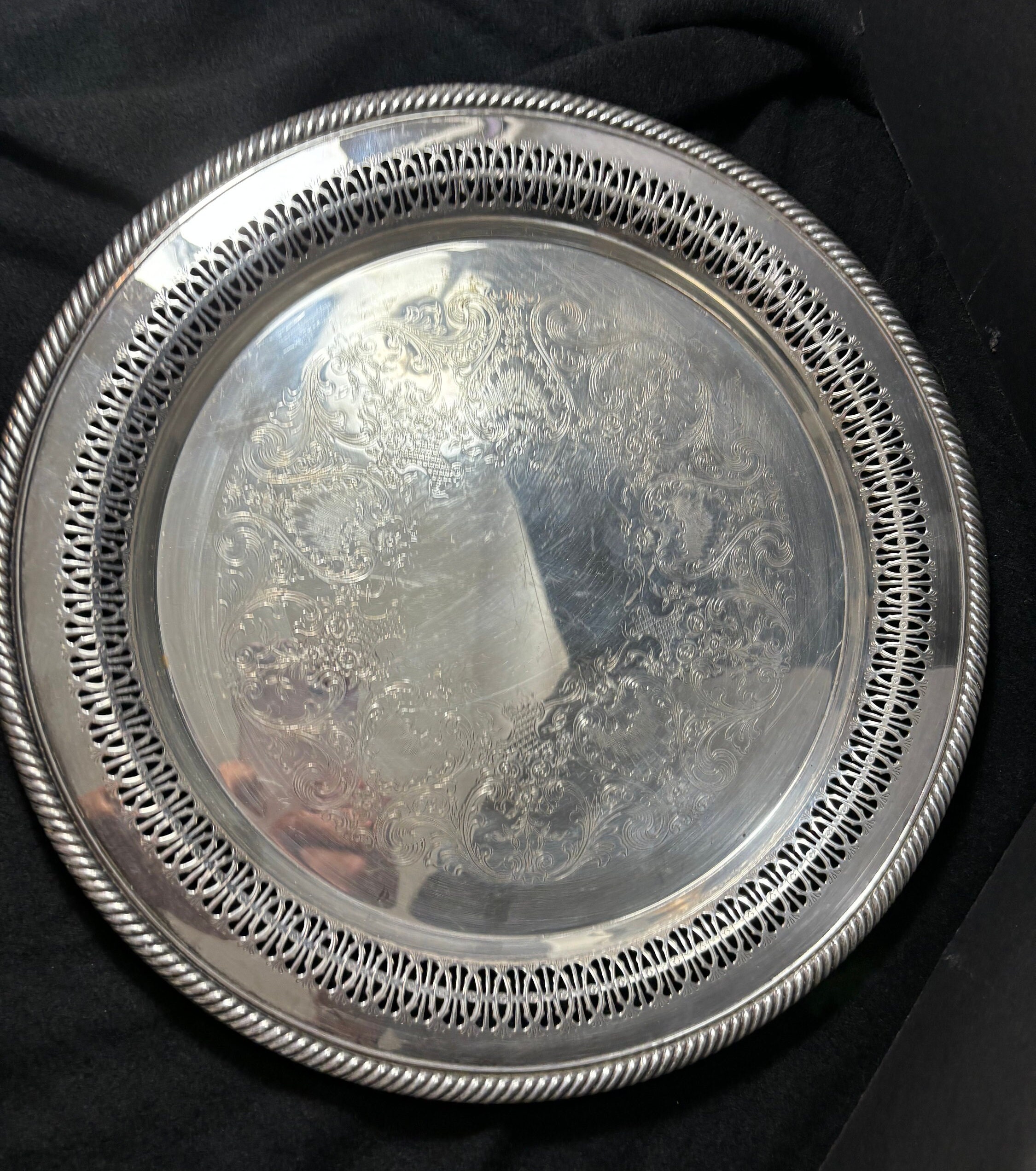 【WM ROGERS】透かしのカフェトレー / ギャラリートレー 38cm Vintage WM Rogers Silver Plate – Floral Etched Rope Trim, 12.25