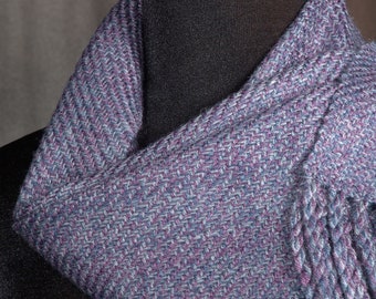 Light purple scarf / handwoven scarf / merino wool scarf / winter scarf