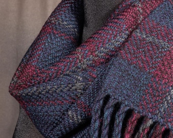Bufanda de cuadros aleatorios en tonos azules y rojos / Prenda de invierno de gran grosor / Bufanda tejida a mano / Bufanda de lana merino / Bufanda para hombre / Bufanda para mujer