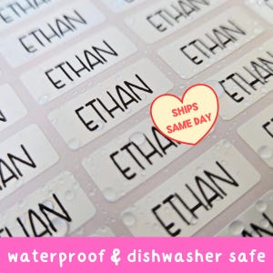 50 Etiquetas Blancas Impermeables, Pegatinas Personalizadas con Nombre para Niños para Escuela, Guardería, Campamento y Pequeños Negocios