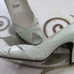90s Vintage Stuart Weitzman 8M Mint Green Pumps Only Worn Once Shoes