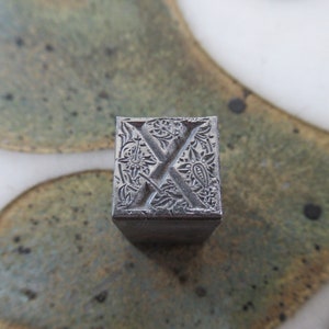 Initial X Ornement décoratif Ancien Métal Typographie Bloc d’impression