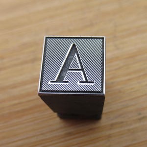 Initiale en métal A, ornement décoratif, bloc d&#39;impression typographique en métal antique
