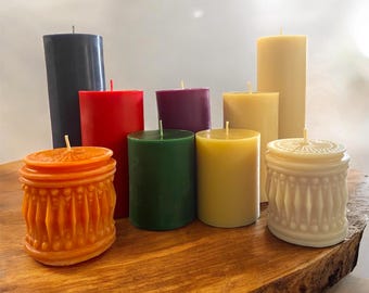 CANDELE A COLONNA IN CERA D'API. Candele in pura cera d'api australiana al 100%, colate a mano.
