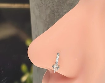 Subtle Love Heart Nose Hoop. 316L Surgical Steel. 18kGold Plated. Romance nose ring. Dainty Body Jewelry. Cartilage. Minimalist. Clear Stone