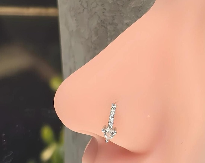 Subtle Love Heart Nose Hoop. 316L Surgical Steel. 18kGold Plated. Romance nose ring. Dainty Body Jewelry. Cartilage. Minimalist. Clear Stone