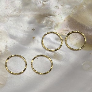 Eeuwige twist neusring. Veelzijdig 925-zilver of 18 kt verguld. Verkrijgbaar in 8 mm/10 mm. Elegante neus- en kraakbeenring. Sierlijk en minimaal