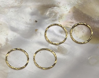 Eternal Twist Nose Hoop. Versatile 925 Silver or 18K Gold Plated. Available in 8mm/10mm. Elegant Nose and Cartilage Ring. Dainty and Minimal