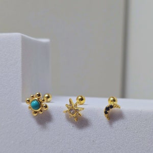 Lune. Étoile. Turquoise. Boucle d'oreille. Perçage du cartilage. Tendances bijoux. Piercing tragus. Argent 925. Plaqué or 18 carats. Balle en arrière. Vissez le dos.