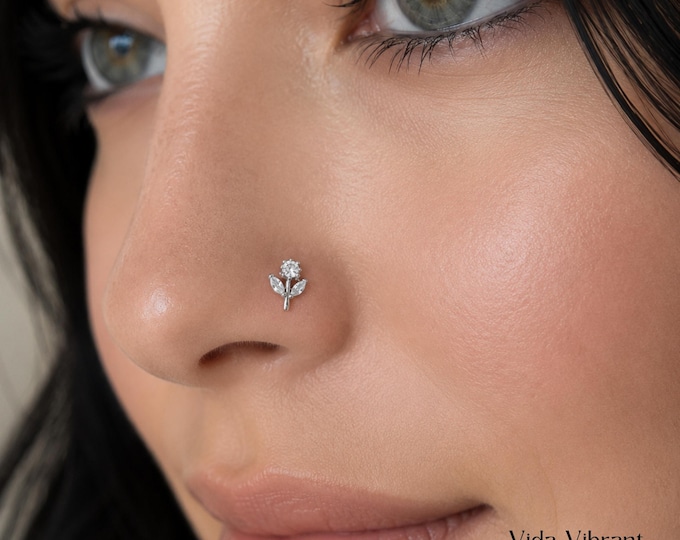 Tulia L-Bend Nose Stud | Gold Tulip Body Jewelry | 20G Gold Floral Piercing