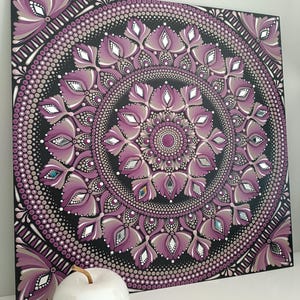 Mandala Dot Art Gradient Plum y Brown Suave - Decoración de pared única en madera.