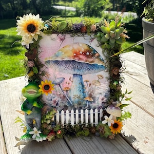Woodland Frame Wall/Tabletop Decor; Fairy Garden Decor: Moss Frame, Floral Picture Frame. Frog Lovers Whimsical Decor; OOAK Picture Frame