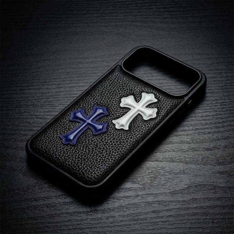 Funda de piel con diseño de cruz gótica para iPhone: estilo urbano punk Y2K, compatible con MagSafe imagen 3