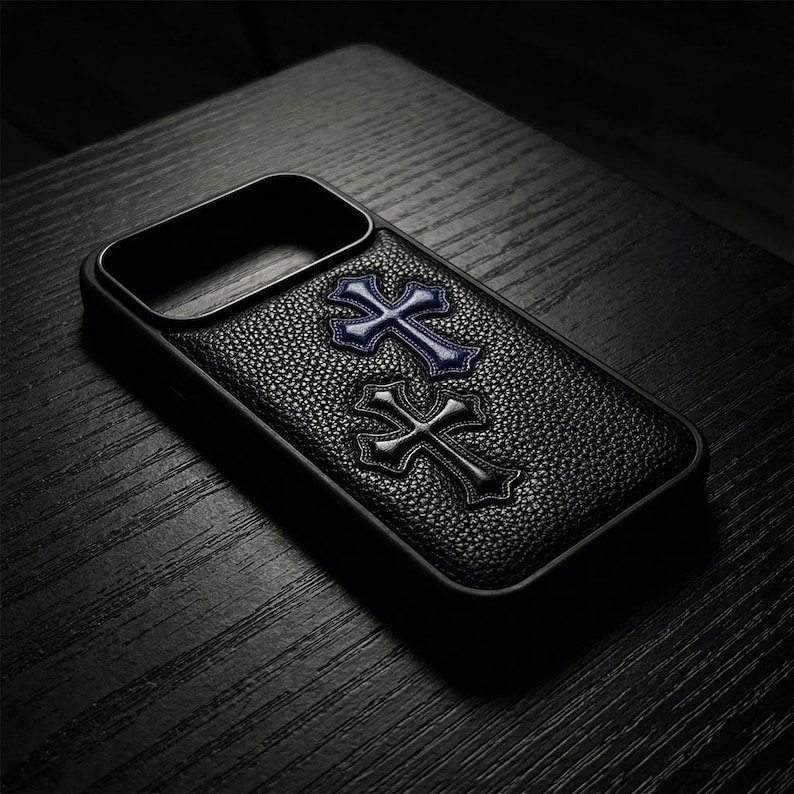 Funda de piel con diseño de cruz gótica para iPhone: estilo urbano punk Y2K, compatible con MagSafe imagen 7