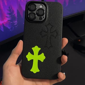 Funda de cuero con diseño de cruz gótica para iPhone: protección Y2K