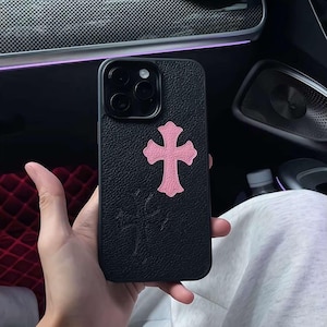 iPhone Hülle Rosa | Gothic Cross Leder Handyhülle mit MagSafe, Valentinstag Geschenk für Freundin, Y2K Style Schutzhülle für iPhone