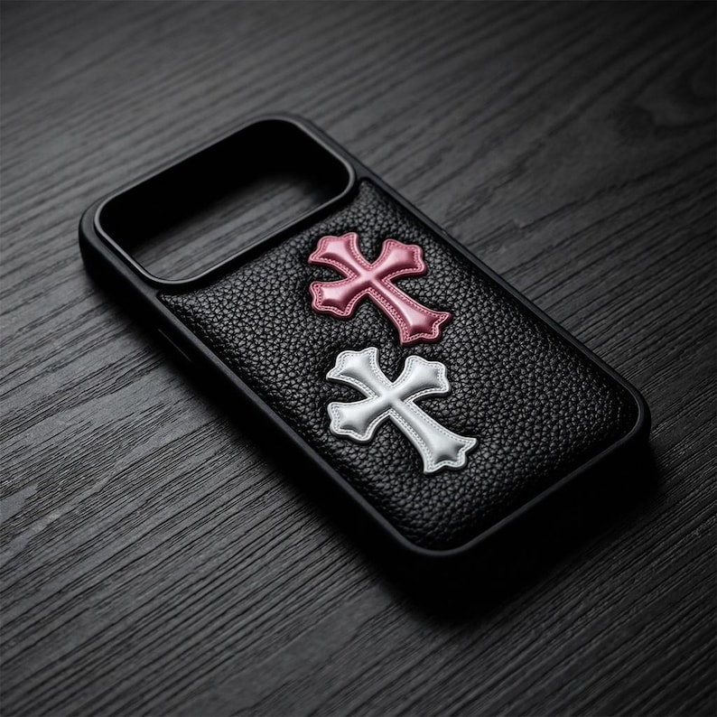 Funda de piel con diseño de cruz gótica para iPhone: estilo urbano punk Y2K, compatible con MagSafe imagen 4