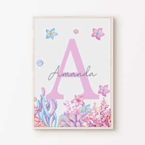 Decorazione da parete per nursery per ragazza con nome personalizzato, stampa stampabile personalizzata Under the Sea Girl, poster per bambini oceanici, arte scaricabile con nome personalizzato