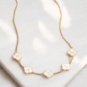 Colar de aço inoxidável banhado a ouro com trevo da sorte de quatro folhas, personalizado com nome de 1 a 8 letras