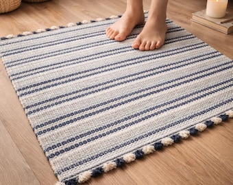 Dywan bawełniany z frędzlami w neutralne paski – ręcznie robiony dywan boho do salonu i przedpokoju