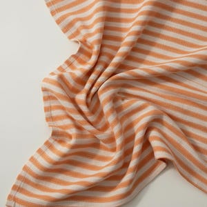 Tecido de algodão listrado em laranja e branco com 122 cm de largura – Metragem contínua para costura e patchwork.