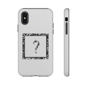 Könnte beinhalten: Weißes Handycase mit einem schwarz-weißen Grafikdesign. Das Design zeigt ein schwarzes Fragezeichen in einem schwarz umrandeten Quadrat. Das Handycase hat eine strukturierte Oberfläche.