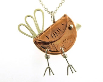 Collier Penny Bird, penny en argent sterling et cuivre, breloque oiseau en métal mélangé, bijoux oiseau, pendentif pièce de monnaie par Kathryn Riechert