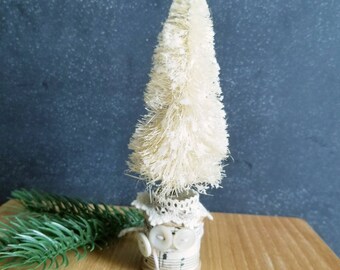 Shabby Chic Bottle Brush Christmas Tree: Vintage Spool Decor