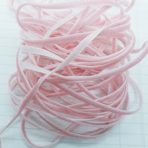 Ruban velours polyester rose pâle 4 mm 1/8 po. - 2 yards