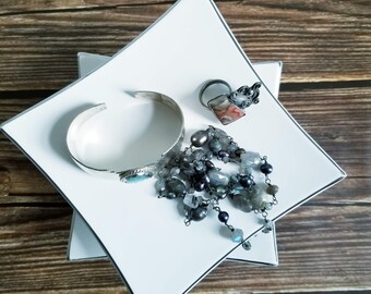 Set of 2 White Soap Dishes, Jewelry Displays- white ceramic, Trinket plate, ring bowl