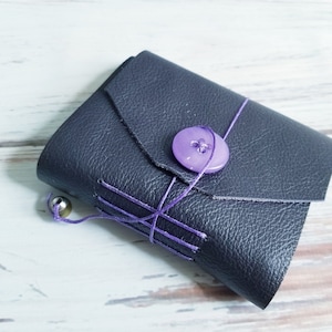 Mini carnet de notes en cuir de récupération - Violet texturé avec fermeture à bouton vintage