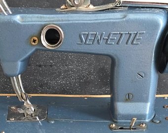 Vintage Sew-ette Toy Sewing Machine- Battery or Hand crank- not in working condition