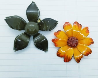 Two Vintage Cold Enamel Retro Flower Brooches- Olive Green, Orange Daisy- 1950s Housewife Jewelry
