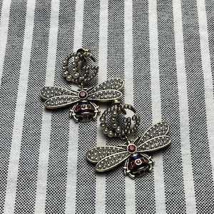 Pendientes Vintage Gucci Abeja Con Piedras Rojas Y Perlas Maravillosos Pendientes En Tono Dorado