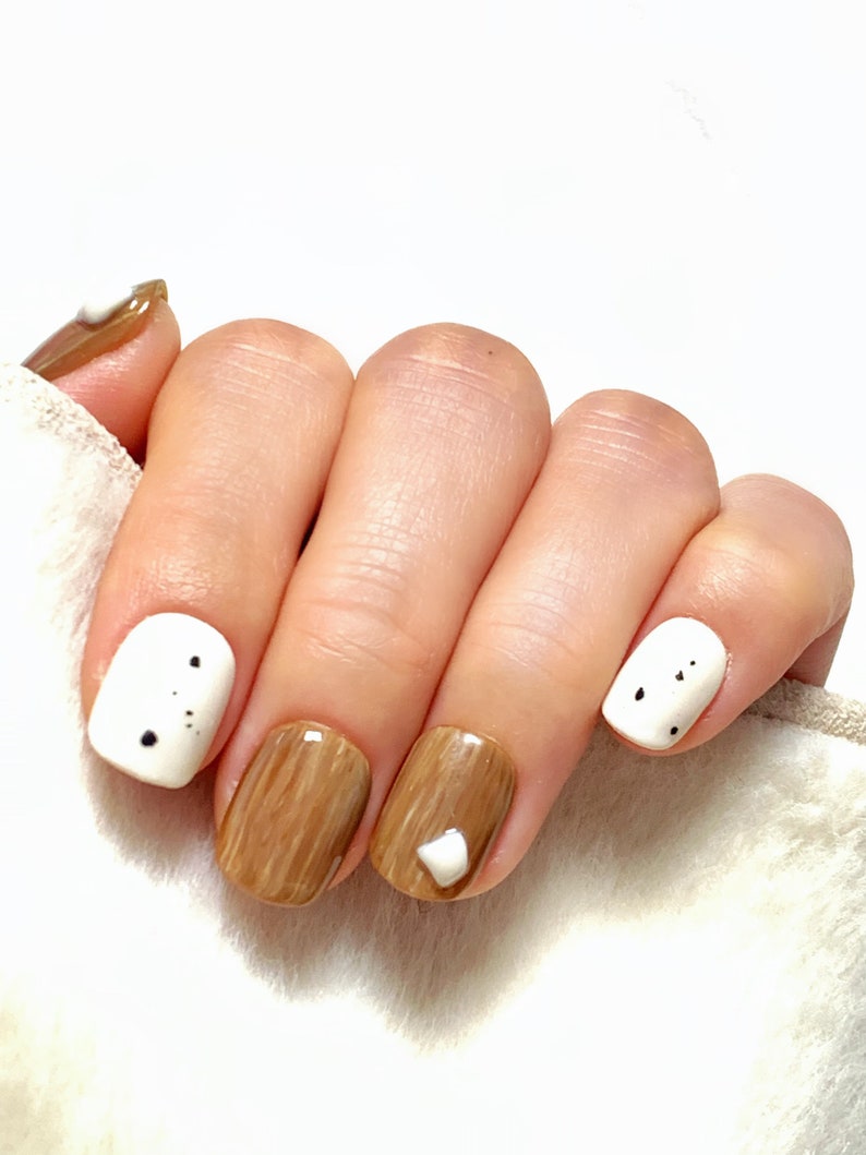 Handmade Sweet Chocolate Cream Artificial Nails Short Shape to Press