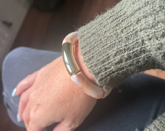 Armband aus gebogenen Röhrenperlen