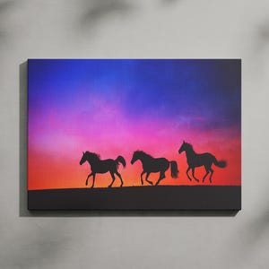 Pferd Leinwanddruck, Tier Wanddekor, laufende Pferde Wandkunst, Tier Wandbehang, Pferdeliebhaber Geschenk, Wilde Pferde Druck, Leinwand Wohnkultur