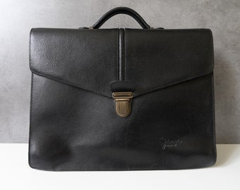 Cartera antigua de GIORGIO PARIS, piel negra, muy buen estado.