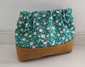 Mini Coin Purse / Small Cosmetic Pouch / Small Wallet / Card Holder / Bridesmaid / Pinch Purse Frame / Flex Purse Frame Bag - Green