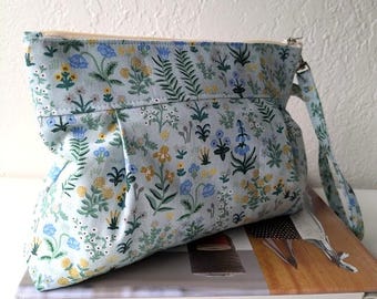 Menagerie Garden (Mint) Handgelenks-Tasche : Die perfekte Tasche für jeden Tag und jede Reise