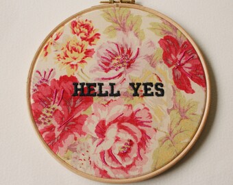 Enfer mur Oui Hoop Art main couture et broderie accentuer le positif