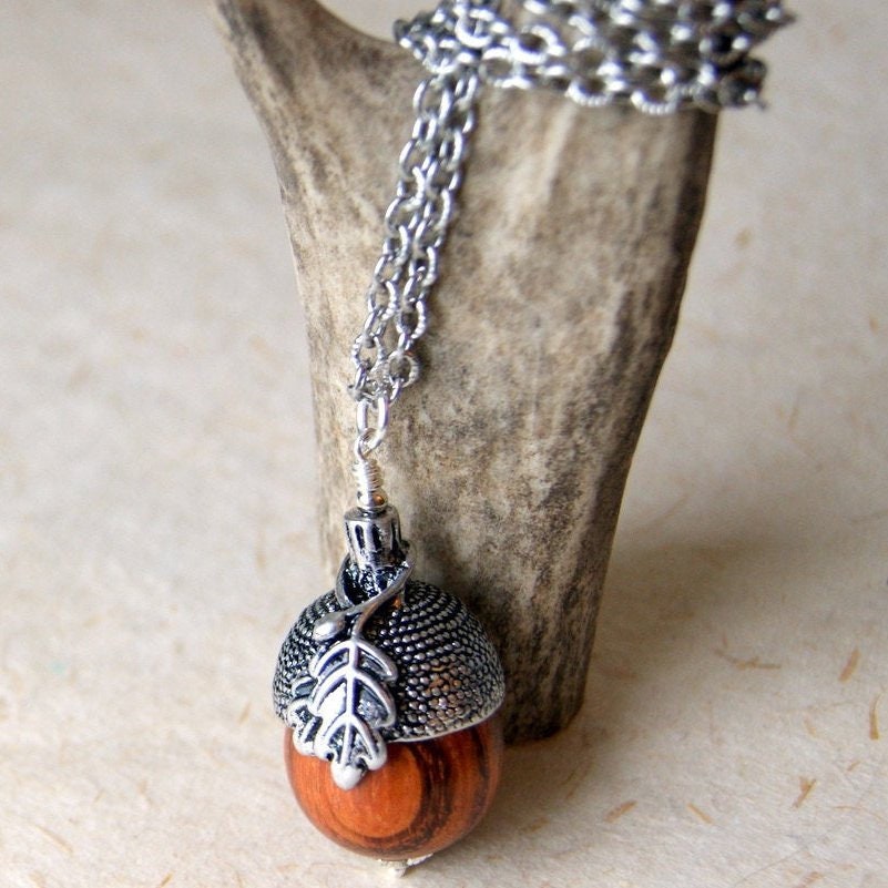 Wooden acorn necklace Clearance